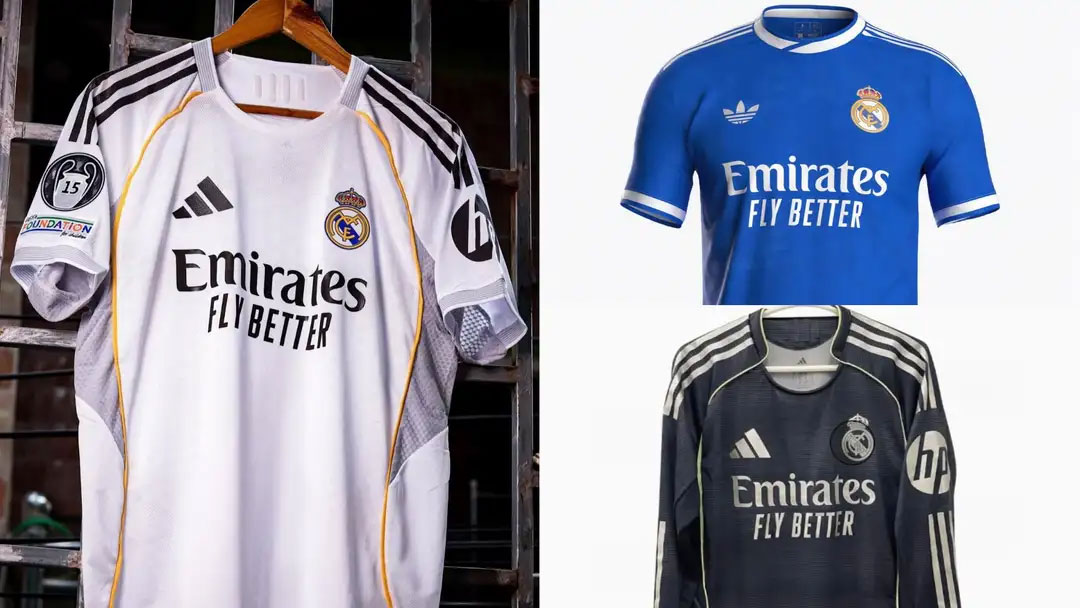 Tři dresy Realu Madrid pro sezónu 2025/26: Zblízka bílý domácí dres, modrý tréninkový dres a tmavě šedý dres s dlouhým rukávem. Detailní zobrazení designu a sponzorů.