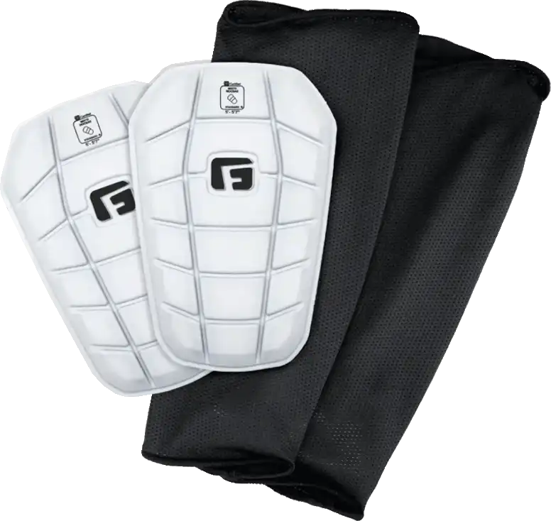 Fotbalové chrániče G-Form Pro-S Blade bílé