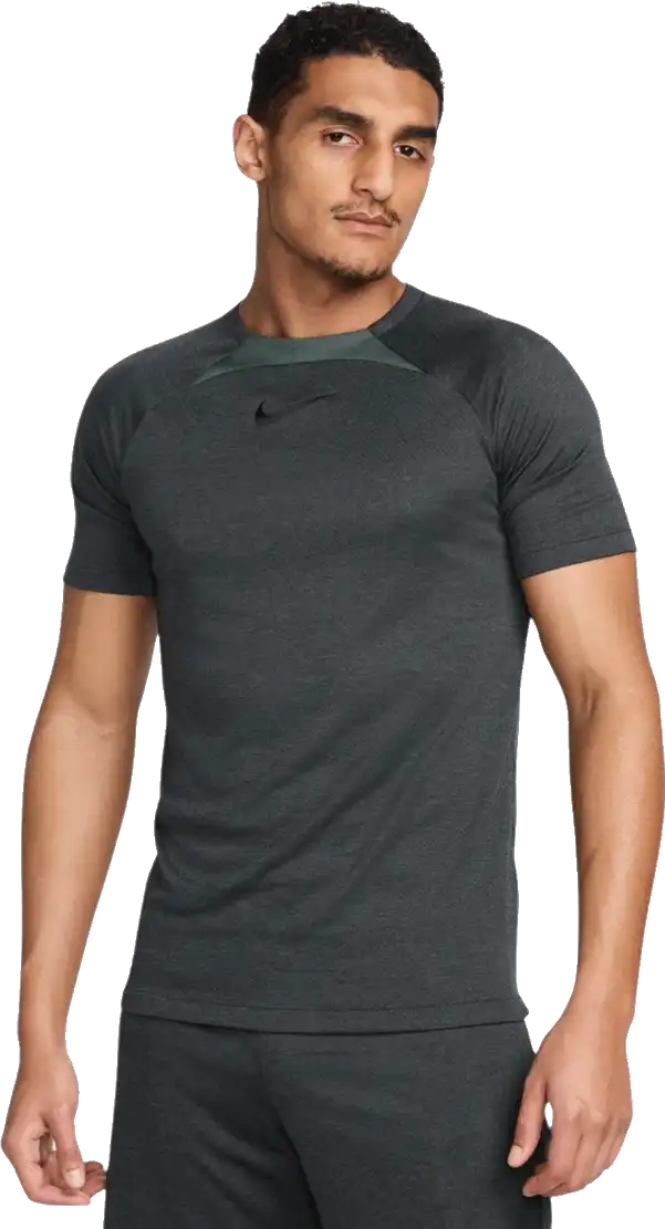 Pánské fotbalové tričko s krátkým rukávem Nike Dri-FIT Academy černé3