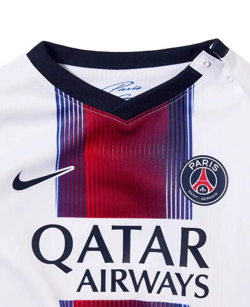 Dětská venkovní fotbalová souprava Nike PSG 26/27 bílá kojenci