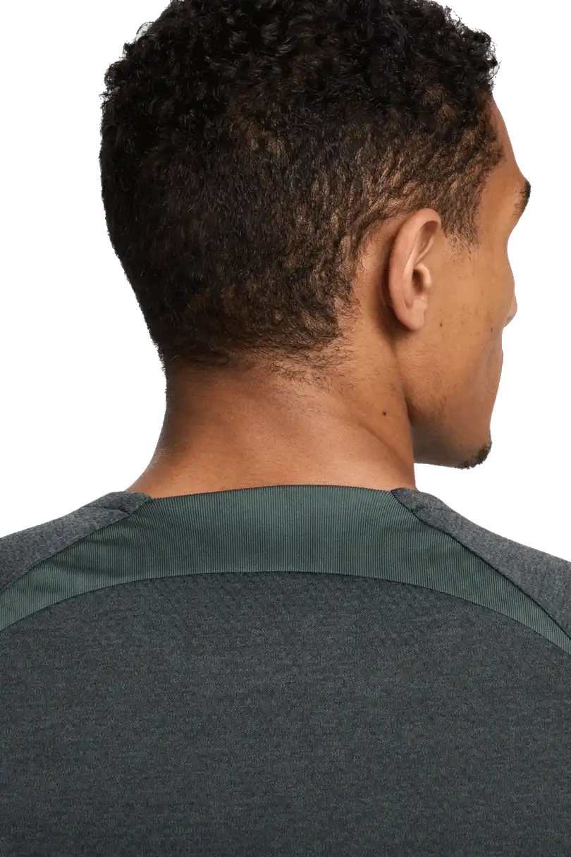 Pánské fotbalové tričko s krátkým rukávem Nike Dri-FIT Academy černé3