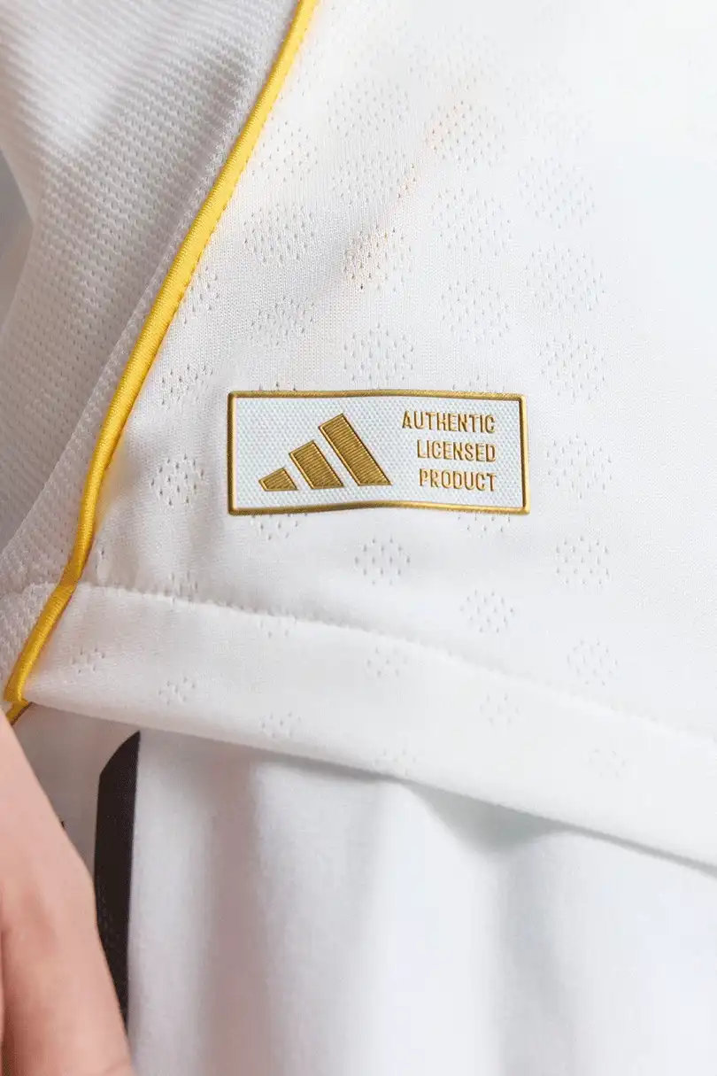 Pánský domácí zápasový dres Adidas Real Madrid 25/26 bílý