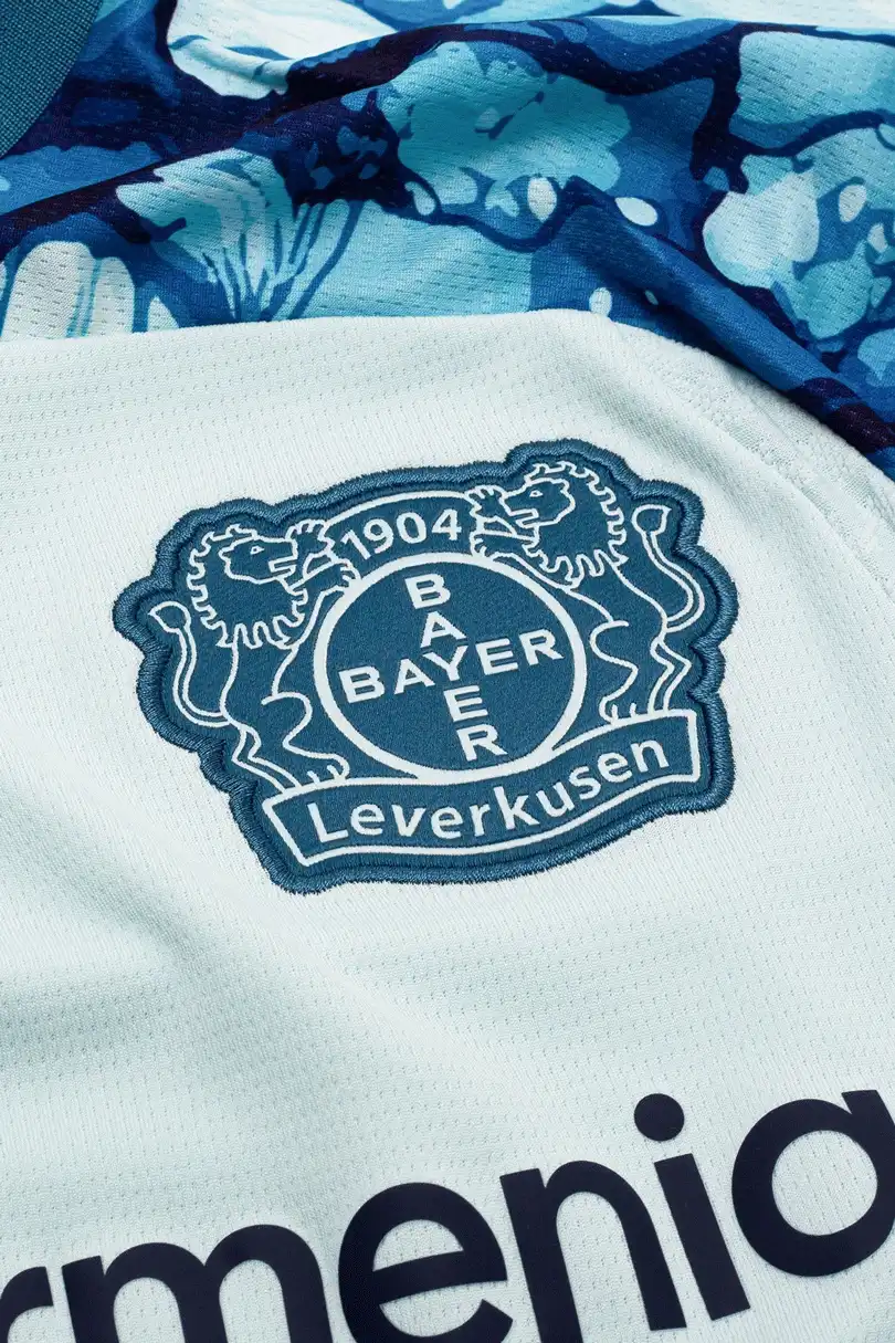 Pánský venkovní fotbalový dres New Balance Bayer Leverkusen 26/27 modrý