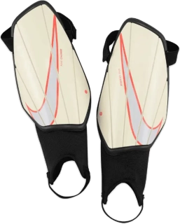 Chrániče holení Nike Charge bílé