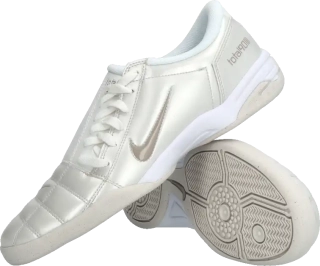 Pánská lifestylová obuv Nike Total 90 bílá2